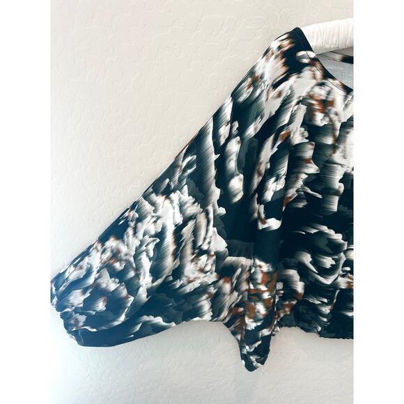 BRYN WALKER | Batwing Sleeve Top Abstract Print Made in USA Viscose | Size XL - Picture 3 of 8
